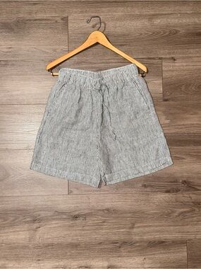 Linen Shorts Women’s Drawstring 
Shorts - White & Black Size XS